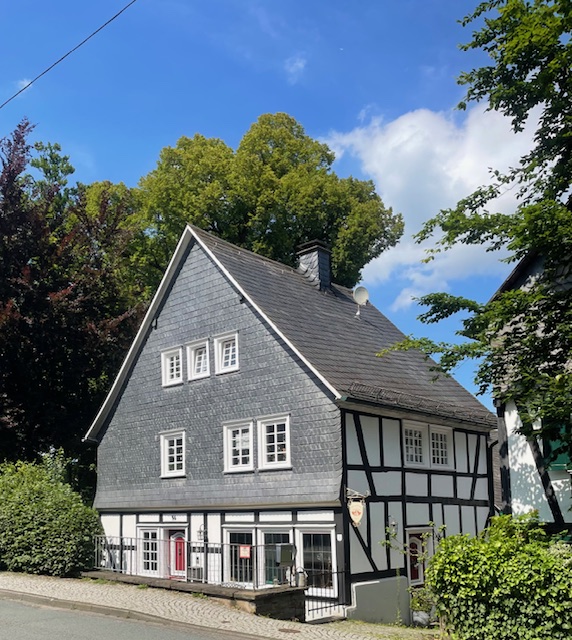 Wohnhaus mit Kunstgewerbeboutique · denkmalgeschützt Freudenberg